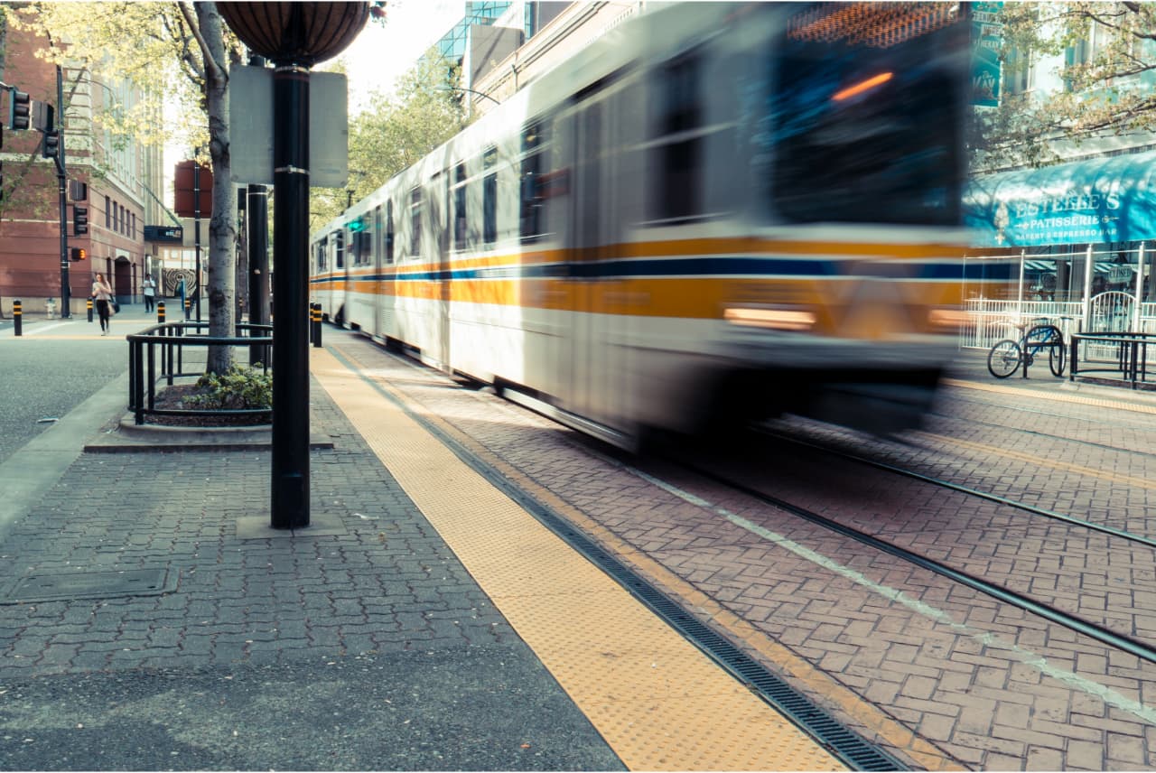 How to Safely Navigate Public Transportation in Nashville TN Solaren Security